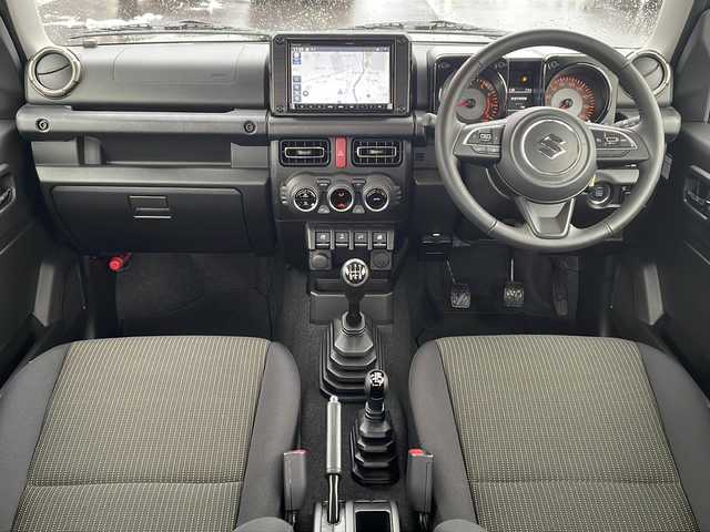 スズキ ジムニー シエラ JC 道北・旭川 2023(令5)年 1.8万km ジャングルグリーン /4WD//禁煙車//純正8型SDナビ//CD/DVD/SD/MSV/BT/USB/フルセグ//バックカメラ//スズキセーフティサポート//衝突軽減ブレーキ//レーンキープアシスト//アイドリングストップ//クルーズコントロール//シートヒーター//ミラーヒーター//ビルトインETC//前後ドライブレコーダー//オートハイビーム//オートライト//LEDヘッドライト//フォグライト//ヘッドライトウォッシャー//純正フロアマット//ドアバイザー