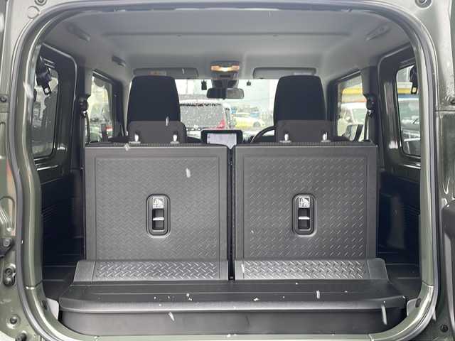 スズキ ジムニー シエラ JC 道北・旭川 2023(令5)年 1.8万km ジャングルグリーン /4WD//禁煙車//純正8型SDナビ//CD/DVD/SD/MSV/BT/USB/フルセグ//バックカメラ//スズキセーフティサポート//衝突軽減ブレーキ//レーンキープアシスト//アイドリングストップ//クルーズコントロール//シートヒーター//ミラーヒーター//ビルトインETC//前後ドライブレコーダー//オートハイビーム//オートライト//LEDヘッドライト//フォグライト//ヘッドライトウォッシャー//純正フロアマット//ドアバイザー