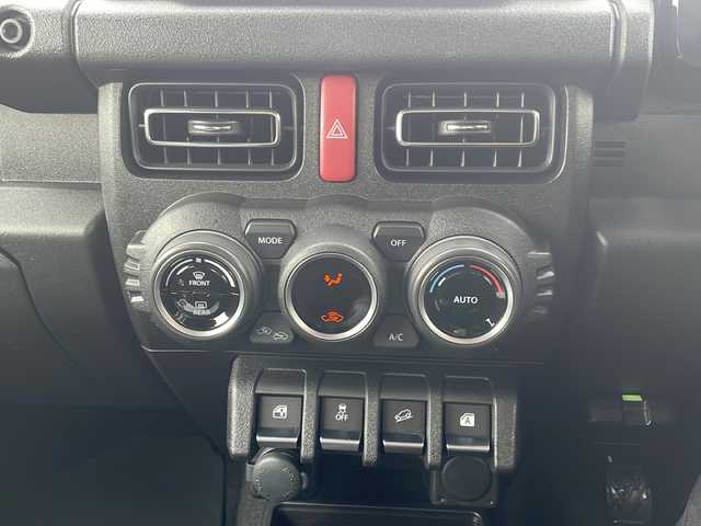 スズキ ジムニー シエラ JC 道北・旭川 2023(令5)年 1.8万km ジャングルグリーン /4WD//禁煙車//純正8型SDナビ//CD/DVD/SD/MSV/BT/USB/フルセグ//バックカメラ//スズキセーフティサポート//衝突軽減ブレーキ//レーンキープアシスト//アイドリングストップ//クルーズコントロール//シートヒーター//ミラーヒーター//ビルトインETC//前後ドライブレコーダー//オートハイビーム//オートライト//LEDヘッドライト//フォグライト//ヘッドライトウォッシャー//純正フロアマット//ドアバイザー