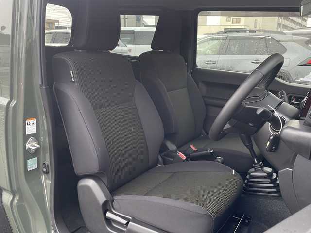 スズキ ジムニー シエラ JC 道北・旭川 2023(令5)年 1.8万km ジャングルグリーン /4WD//禁煙車//純正8型SDナビ//CD/DVD/SD/MSV/BT/USB/フルセグ//バックカメラ//スズキセーフティサポート//衝突軽減ブレーキ//レーンキープアシスト//アイドリングストップ//クルーズコントロール//シートヒーター//ミラーヒーター//ビルトインETC//前後ドライブレコーダー//オートハイビーム//オートライト//LEDヘッドライト//フォグライト//ヘッドライトウォッシャー//純正フロアマット//ドアバイザー