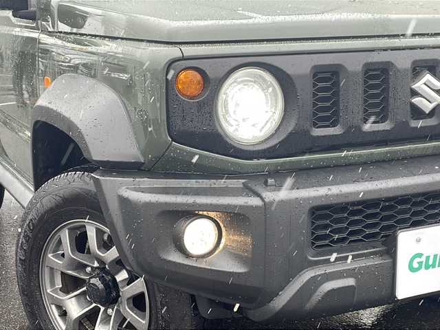 スズキ ジムニー シエラ JC 道北・旭川 2023(令5)年 1.8万km ジャングルグリーン /4WD//禁煙車//純正8型SDナビ//CD/DVD/SD/MSV/BT/USB/フルセグ//バックカメラ//スズキセーフティサポート//衝突軽減ブレーキ//レーンキープアシスト//アイドリングストップ//クルーズコントロール//シートヒーター//ミラーヒーター//ビルトインETC//前後ドライブレコーダー//オートハイビーム//オートライト//LEDヘッドライト//フォグライト//ヘッドライトウォッシャー//純正フロアマット//ドアバイザー