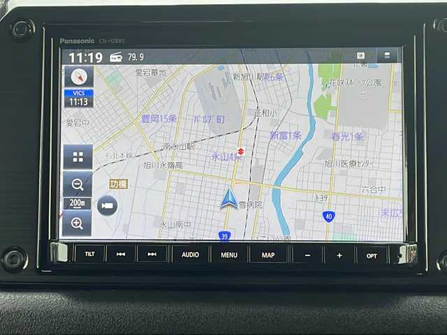 スズキ ジムニー シエラ JC 道北・旭川 2023(令5)年 1.8万km ジャングルグリーン /4WD//禁煙車//純正8型SDナビ//CD/DVD/SD/MSV/BT/USB/フルセグ//バックカメラ//スズキセーフティサポート//衝突軽減ブレーキ//レーンキープアシスト//アイドリングストップ//クルーズコントロール//シートヒーター//ミラーヒーター//ビルトインETC//前後ドライブレコーダー//オートハイビーム//オートライト//LEDヘッドライト//フォグライト//ヘッドライトウォッシャー//純正フロアマット//ドアバイザー