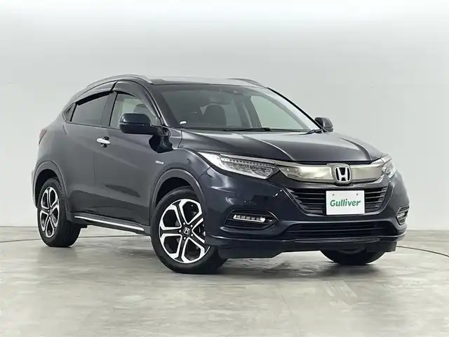 ホンダ ヴェゼル ハイブリッド Z ホンダセンシング 福島県 2018(平30)年 3.3万km ミッドナイトブルービームM ホンダセンシング/・衝突軽減ブレーキ /・誤発進抑制機能 /・歩行者事故低減ステアリング /・路外逸脱抑制機能 /・アダプティブ・クルーズ・コントロール/・車線維持支援システム/・先行車発進お知らせ機能 /・標識認識機能/純正ナビゲーション/・型式：VXM-197VFEi/・Bluetooth/TV/CD/DVD/AM・FM/・バックカメラ/・ETC/プッシュスタート/・スマートキー/・電子パーキング/・オートホールド/LEDライト/・オートライト/・フォグライト/革巻きステアリング/・ステアリングスイッチ/・パドルシフト/電動格納ウィンカーミラー/純正フロアマット/ドアバイザー