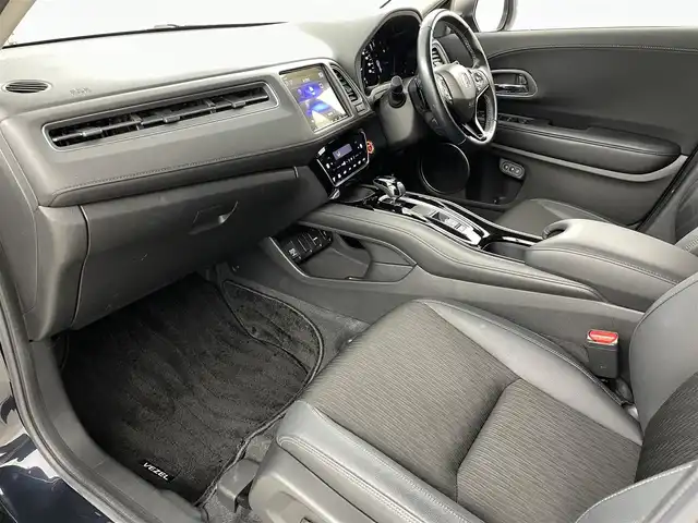 ホンダ ヴェゼル ハイブリッド Z ホンダセンシング 福島県 2018(平30)年 3.3万km ミッドナイトブルービームM ホンダセンシング/・衝突軽減ブレーキ /・誤発進抑制機能 /・歩行者事故低減ステアリング /・路外逸脱抑制機能 /・アダプティブ・クルーズ・コントロール/・車線維持支援システム/・先行車発進お知らせ機能 /・標識認識機能/純正ナビゲーション/・型式：VXM-197VFEi/・Bluetooth/TV/CD/DVD/AM・FM/・バックカメラ/・ETC/プッシュスタート/・スマートキー/・電子パーキング/・オートホールド/LEDライト/・オートライト/・フォグライト/革巻きステアリング/・ステアリングスイッチ/・パドルシフト/電動格納ウィンカーミラー/純正フロアマット/ドアバイザー