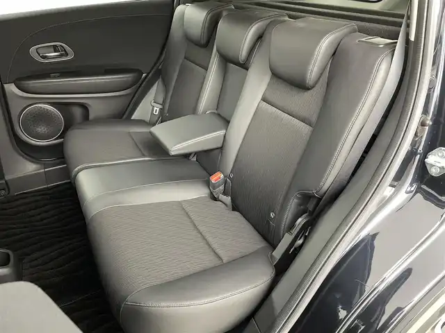 ホンダ ヴェゼル ハイブリッド Z ホンダセンシング 福島県 2018(平30)年 3.3万km ミッドナイトブルービームM ホンダセンシング/・衝突軽減ブレーキ /・誤発進抑制機能 /・歩行者事故低減ステアリング /・路外逸脱抑制機能 /・アダプティブ・クルーズ・コントロール/・車線維持支援システム/・先行車発進お知らせ機能 /・標識認識機能/純正ナビゲーション/・型式：VXM-197VFEi/・Bluetooth/TV/CD/DVD/AM・FM/・バックカメラ/・ETC/プッシュスタート/・スマートキー/・電子パーキング/・オートホールド/LEDライト/・オートライト/・フォグライト/革巻きステアリング/・ステアリングスイッチ/・パドルシフト/電動格納ウィンカーミラー/純正フロアマット/ドアバイザー