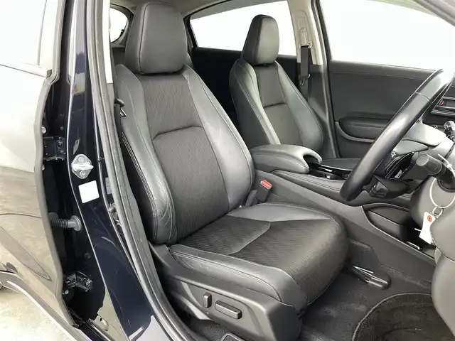 ホンダ ヴェゼル ハイブリッド Z ホンダセンシング 福島県 2018(平30)年 3.3万km ミッドナイトブルービームM ホンダセンシング/・衝突軽減ブレーキ /・誤発進抑制機能 /・歩行者事故低減ステアリング /・路外逸脱抑制機能 /・アダプティブ・クルーズ・コントロール/・車線維持支援システム/・先行車発進お知らせ機能 /・標識認識機能/純正ナビゲーション/・型式：VXM-197VFEi/・Bluetooth/TV/CD/DVD/AM・FM/・バックカメラ/・ETC/プッシュスタート/・スマートキー/・電子パーキング/・オートホールド/LEDライト/・オートライト/・フォグライト/革巻きステアリング/・ステアリングスイッチ/・パドルシフト/電動格納ウィンカーミラー/純正フロアマット/ドアバイザー