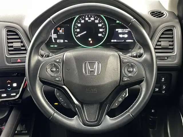 ホンダ ヴェゼル ハイブリッド Z ホンダセンシング 福島県 2018(平30)年 3.3万km ミッドナイトブルービームM ホンダセンシング/・衝突軽減ブレーキ /・誤発進抑制機能 /・歩行者事故低減ステアリング /・路外逸脱抑制機能 /・アダプティブ・クルーズ・コントロール/・車線維持支援システム/・先行車発進お知らせ機能 /・標識認識機能/純正ナビゲーション/・型式：VXM-197VFEi/・Bluetooth/TV/CD/DVD/AM・FM/・バックカメラ/・ETC/プッシュスタート/・スマートキー/・電子パーキング/・オートホールド/LEDライト/・オートライト/・フォグライト/革巻きステアリング/・ステアリングスイッチ/・パドルシフト/電動格納ウィンカーミラー/純正フロアマット/ドアバイザー