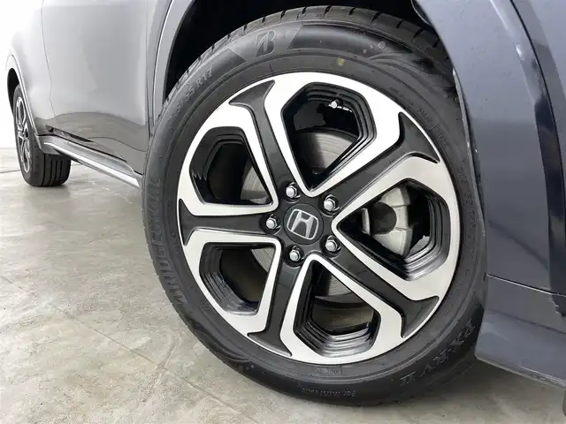 ホンダ ヴェゼル ハイブリッド Z ホンダセンシング 福島県 2018(平30)年 3.3万km ミッドナイトブルービームM ホンダセンシング/・衝突軽減ブレーキ /・誤発進抑制機能 /・歩行者事故低減ステアリング /・路外逸脱抑制機能 /・アダプティブ・クルーズ・コントロール/・車線維持支援システム/・先行車発進お知らせ機能 /・標識認識機能/純正ナビゲーション/・型式：VXM-197VFEi/・Bluetooth/TV/CD/DVD/AM・FM/・バックカメラ/・ETC/プッシュスタート/・スマートキー/・電子パーキング/・オートホールド/LEDライト/・オートライト/・フォグライト/革巻きステアリング/・ステアリングスイッチ/・パドルシフト/電動格納ウィンカーミラー/純正フロアマット/ドアバイザー