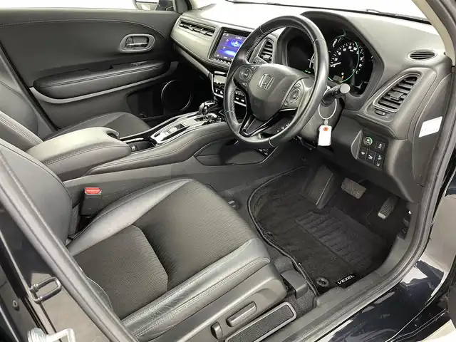 ホンダ ヴェゼル ハイブリッド Z ホンダセンシング 福島県 2018(平30)年 3.3万km ミッドナイトブルービームM ホンダセンシング/・衝突軽減ブレーキ /・誤発進抑制機能 /・歩行者事故低減ステアリング /・路外逸脱抑制機能 /・アダプティブ・クルーズ・コントロール/・車線維持支援システム/・先行車発進お知らせ機能 /・標識認識機能/純正ナビゲーション/・型式：VXM-197VFEi/・Bluetooth/TV/CD/DVD/AM・FM/・バックカメラ/・ETC/プッシュスタート/・スマートキー/・電子パーキング/・オートホールド/LEDライト/・オートライト/・フォグライト/革巻きステアリング/・ステアリングスイッチ/・パドルシフト/電動格納ウィンカーミラー/純正フロアマット/ドアバイザー