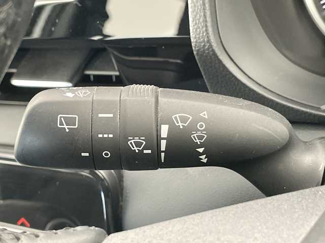 トヨタ ヴォクシー S－G 愛知県 2024(令6)年 2万km ホワイトパールクリスタルシャイン 純正ディズプレイオーディオナビ/片側パワースライド/レーダークルーズコントロール/バックカメラ/コーナーセンサー/純正アルミホイール/ETC2.0/LEDヘッドライト/オートマチックハイビーム/アイドリングストップ/衝突軽減システム/Bluetooth/ステアリングスイッチ/スマートキー/プッシュスタート