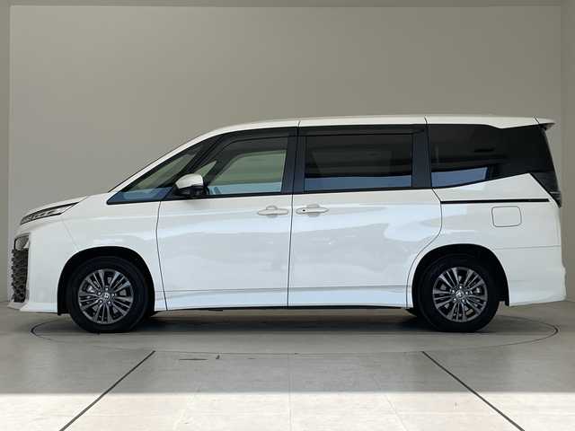 トヨタ ヴォクシー S－G 愛知県 2024(令6)年 2万km ホワイトパールクリスタルシャイン 純正ディズプレイオーディオナビ/片側パワースライド/レーダークルーズコントロール/バックカメラ/コーナーセンサー/純正アルミホイール/ETC2.0/LEDヘッドライト/オートマチックハイビーム/アイドリングストップ/衝突軽減システム/Bluetooth/ステアリングスイッチ/スマートキー/プッシュスタート