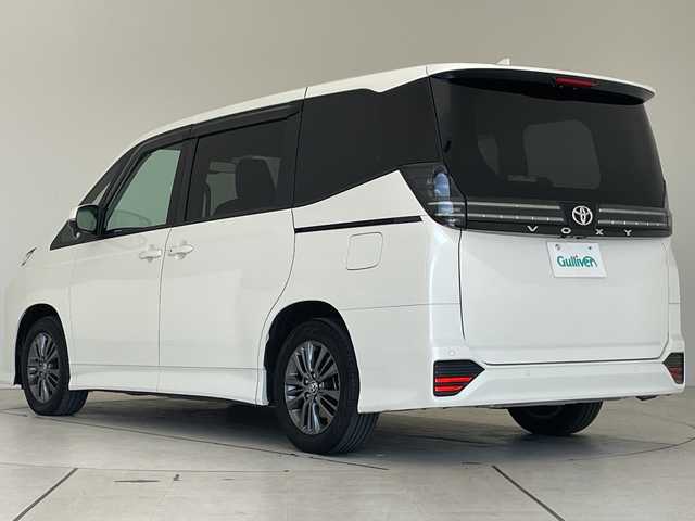 トヨタ ヴォクシー S－G 愛知県 2024(令6)年 2万km ホワイトパールクリスタルシャイン 純正ディズプレイオーディオナビ/片側パワースライド/レーダークルーズコントロール/バックカメラ/コーナーセンサー/純正アルミホイール/ETC2.0/LEDヘッドライト/オートマチックハイビーム/アイドリングストップ/衝突軽減システム/Bluetooth/ステアリングスイッチ/スマートキー/プッシュスタート