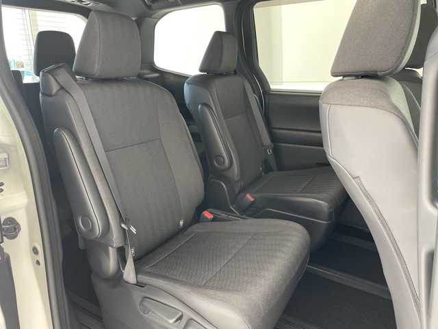 トヨタ ヴォクシー S－G 愛知県 2024(令6)年 2万km ホワイトパールクリスタルシャイン 純正ディズプレイオーディオナビ/片側パワースライド/レーダークルーズコントロール/バックカメラ/コーナーセンサー/純正アルミホイール/ETC2.0/LEDヘッドライト/オートマチックハイビーム/アイドリングストップ/衝突軽減システム/Bluetooth/ステアリングスイッチ/スマートキー/プッシュスタート