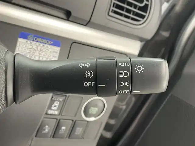 ダイハツ タント カスタム X トップED SA 滋賀県 2015(平27)年 2.5万km ブライトシルバーメタリック 純正7インチナビ/【Bluetooth/CD/DVD/フルセグTV】/片側パワースライドドア/バックカメラ/衝突被害軽減ブレーキ/LEDヘッドライト/オートライト/ETC/プッシュスタート/スマートキー