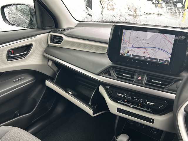 スズキ スイフト HYBRID MZ 山形県 2024(令6)年 0.1万km未満 スーパーブラックパール ワンオーナー/４WD/スズキセーフティサポート装着車/衝突被害軽減システム/純正ナビ/（Bluetooth/CD/DVD/フルセグ)/全方位カメラ/前席シートヒーター/クルーズコントロール/パドルシフト/ステアリングスイッチ/レーンキープアシスト/オートLEDヘッドライト/フォグランプ/ウィンカーミラー/スマートキー/取扱説明書