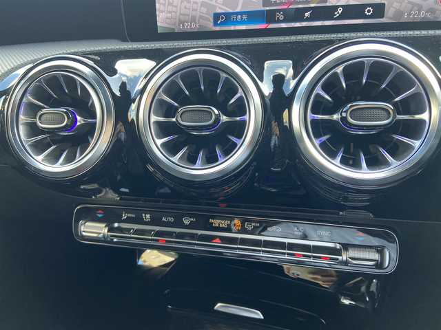 メルセデス・ベンツ Ｍ・ベンツ ＣＬＡ２００ｄ AMGライン 大阪府 2022(令4)年 2.6万km デジタルホワイト レーダーセフティパッケージ/ナビパッケージ/アンビエントライト/バックカメラ/純正ナビ/フルセグ /パワーシート/シートヒーター/ハーフレザー/ETC/LED/純正18インチAW/社外レーダー