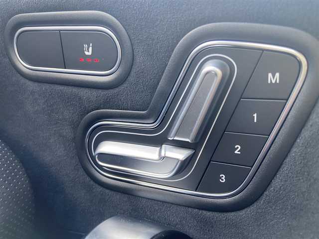 メルセデス・ベンツ Ｍ・ベンツ ＣＬＡ２００ｄ AMGライン 大阪府 2022(令4)年 2.6万km デジタルホワイト レーダーセフティパッケージ/ナビパッケージ/アンビエントライト/バックカメラ/純正ナビ/フルセグ /パワーシート/シートヒーター/ハーフレザー/ETC/LED/純正18インチAW/社外レーダー