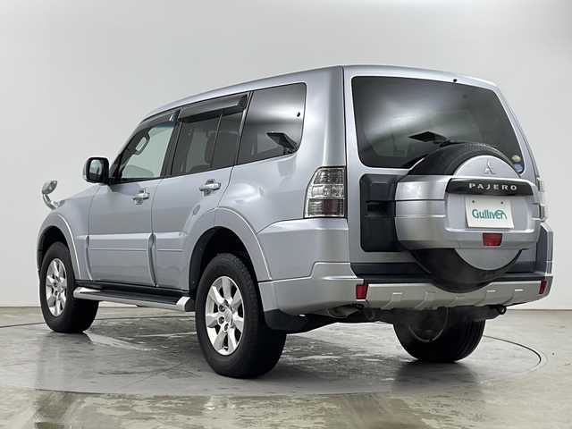 三菱 パジェロ ロング エクシード 道央・札幌 2011(平23)年 6.2万km クールシルバーメタリック ・４WD/・社外SDナビ（CN-R300D）/・CD/DVD/SD/・フルセグTV/・Bluetooth接続/・クルーズコントロール/・ETC/・オートHIDライト/・フォグランプ/・バックフォグ/・ドアバイザー/・積込純正AW付スタッドレスタイヤ