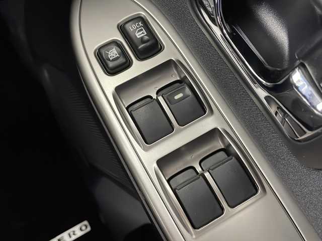 三菱 パジェロ ロング エクシード 道央・札幌 2011(平23)年 6.2万km クールシルバーメタリック ・４WD/・社外SDナビ（CN-R300D）/・CD/DVD/SD/・フルセグTV/・Bluetooth接続/・クルーズコントロール/・ETC/・オートHIDライト/・フォグランプ/・バックフォグ/・ドアバイザー/・積込純正AW付スタッドレスタイヤ