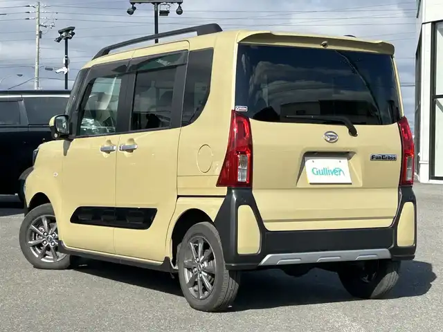 ダイハツ タント ファンクロス 道央・札幌 2023(令5)年 4.3万km サンドベージュメタリック ４WD/純正オーディオ/AM/FM/AUX/スマートアシスト/衝突被害軽減ブレーキ/横滑り防止装置/コーナーセンサー/アイドリングストップ/両側パワースライドドア/前席シートヒーター/電動パーキング/ブレーキホールド/ステアリングリモコン/プッシュスタート/スマートキー/LEDヘッドライト/オートライト/フォグランプ/電動格納ミラー/純正フロアマット/ドアバイザー/鉄チンホイール付冬タイヤ積込/155/65/R14/2021年/山5mm