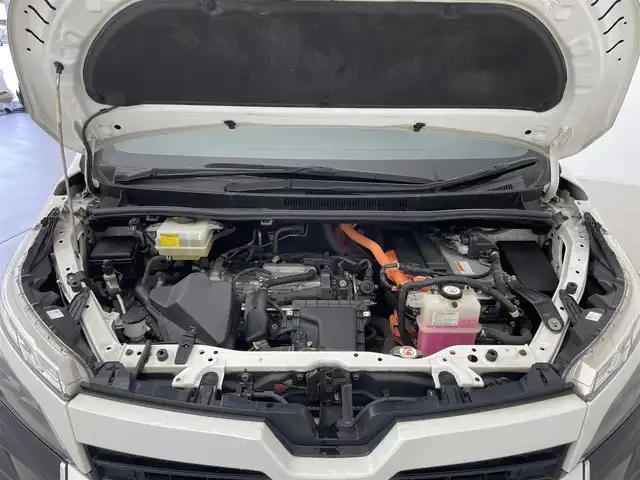 トヨタ ヴォクシー ハイブリッド ZS 煌 千葉県 2018(平30)年 8万km ホワイトパールクリスタルシャイン 純正９型ナビ　/・NSZT-Y66T/・CD/DVD/Bluetooth/AM/FM/・バックカメラ/・フリップダウンモニター/トヨタセフティーセンス/・衝突被害軽減ブレーキ/・アダプティブクルーズコントロール/・先行車発進警報/・レーンキープアシスト/両側パワースライドドア/シートヒーター/ステアリングリモコン/電格ミラー/ETC/スマートキー/取説・保証書
