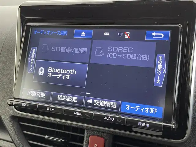 トヨタ ヴォクシー ハイブリッド ZS 煌 千葉県 2018(平30)年 8万km ホワイトパールクリスタルシャイン 純正９型ナビ　/・NSZT-Y66T/・CD/DVD/Bluetooth/AM/FM/・バックカメラ/・フリップダウンモニター/トヨタセフティーセンス/・衝突被害軽減ブレーキ/・アダプティブクルーズコントロール/・先行車発進警報/・レーンキープアシスト/両側パワースライドドア/シートヒーター/ステアリングリモコン/電格ミラー/ETC/スマートキー/取説・保証書