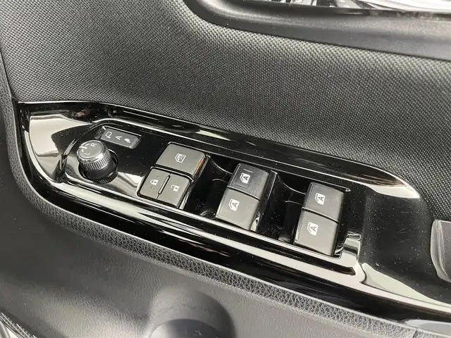 トヨタ ヴォクシー ハイブリッド ZS 煌 千葉県 2018(平30)年 8万km ホワイトパールクリスタルシャイン 純正９型ナビ　/・NSZT-Y66T/・CD/DVD/Bluetooth/AM/FM/・バックカメラ/・フリップダウンモニター/トヨタセフティーセンス/・衝突被害軽減ブレーキ/・アダプティブクルーズコントロール/・先行車発進警報/・レーンキープアシスト/両側パワースライドドア/シートヒーター/ステアリングリモコン/電格ミラー/ETC/スマートキー/取説・保証書