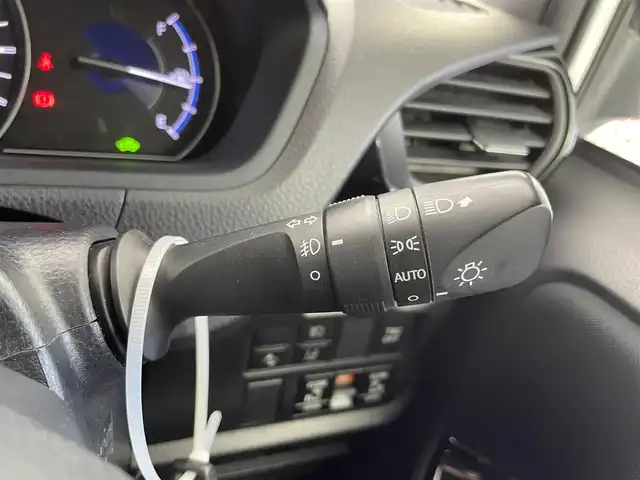 トヨタ ヴォクシー ハイブリッド ZS 煌 千葉県 2018(平30)年 8万km ホワイトパールクリスタルシャイン 純正９型ナビ　/・NSZT-Y66T/・CD/DVD/Bluetooth/AM/FM/・バックカメラ/・フリップダウンモニター/トヨタセフティーセンス/・衝突被害軽減ブレーキ/・アダプティブクルーズコントロール/・先行車発進警報/・レーンキープアシスト/両側パワースライドドア/シートヒーター/ステアリングリモコン/電格ミラー/ETC/スマートキー/取説・保証書