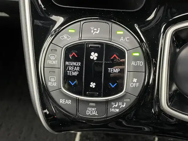 トヨタ ヴォクシー ハイブリッド ZS 煌 千葉県 2018(平30)年 8万km ホワイトパールクリスタルシャイン 純正９型ナビ　/・NSZT-Y66T/・CD/DVD/Bluetooth/AM/FM/・バックカメラ/・フリップダウンモニター/トヨタセフティーセンス/・衝突被害軽減ブレーキ/・アダプティブクルーズコントロール/・先行車発進警報/・レーンキープアシスト/両側パワースライドドア/シートヒーター/ステアリングリモコン/電格ミラー/ETC/スマートキー/取説・保証書