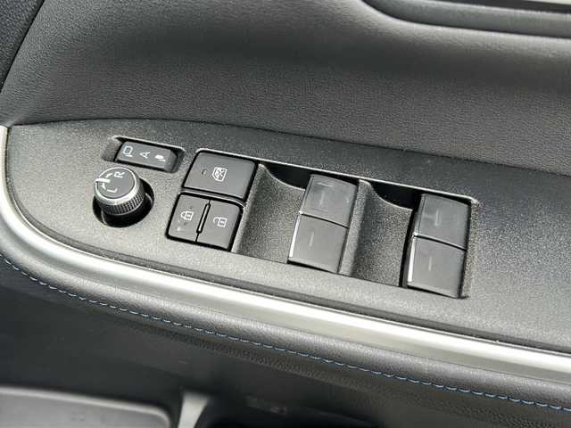 トヨタ ヴォクシー ハイブリッド S－Z 茨城県 2023(令5)年 1.6万km ホワイトパールクリスタルシャイン ワンオーナー/モデリスタフルエアロ/純正メモリナビ/AM/FM/CD/DVD/Bluetooth/USB/VIEW/フロント/サイド/リア/アラウンドビューモニター/バックカメラ/両側パワースライドドア/オートステップ/パワーバックドア/クルーズコントロール/ステアリングリモコン/オートホールド/D＆N席シートヒーター/オットマン/前後コーナーセンサー/横滑り防止機能/レーンキープアシスト/パーキングアシスト/ECOモード/EVモード/スポーツモード/アイドリングストップ/前後ドライブレコーダー/LEDオートライト/オートマチックハイビーム/フォグランプ/100V充電/ETC2.0/電動パーキング/純正17インチアルミホイール/リモコンキー/スペアキー/禁煙車/取扱説明書/保証書