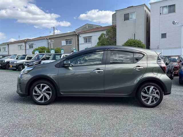 トヨタ アクア クロスオーバー グラム 兵庫県 2019(令1)年 3.9万km オリーブマイカM ・ワンオーナー/・純正メモリーナビ/・TV/BT/AUX/・バックカメラ/・ステアリングリモコン/・ハーフレザーシート/・ビルトインETC/・純正16インチAW/・プリクラッシュセーフティ/・レーンディーパーチャーアラート/・オートマチックハイビーム/・パーキングサポートブレーキ/・クリアランスソナー/・先行車発進お知らせ/・スマートキー/・ドライブレコーダー前/・R2/3/4/6年ディーラー記録簿
