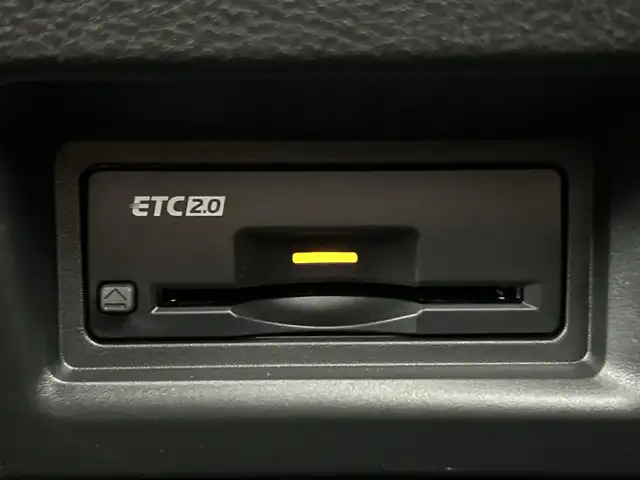 日産 セレナ e－パワー ハイウェイスター V 愛知県 2025(令7)年 0.1万km未満 プリズムホワイト ヘッドランプ オートレベライザー/+アダプティブLEDヘッドライトシステム+インテリジェント アラウンドビューモニター（移動物 検知機能付）/+インテリジェント ルームミラー+アドバンスドドライブアシストディスプレイ（12.3インチカラーディスプレイ）/+統合型インターフェースディスプレイ/+ワイヤレス充電器+6スピーカー/+NissanConnectナビゲーションシステム（地デジ内蔵）+車載通信ユニット（TCU［Telematics Control Unit］）+ETC2.0ユニット（ビルトインタイプ）/+ドライブレコーダー（前後セット）/+プロパイロット（ナビリンク機能付）/+プロパイロット緊急停止支援システム（SOSコール機能付）+SOSコール（488/400円）/後席専用モニターHDMI NissanConnectナビ付車用(125/400円)