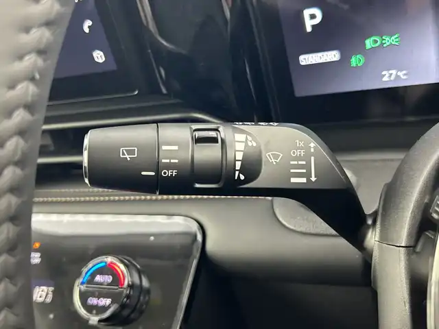 日産 セレナ e－パワー ハイウェイスター V 愛知県 2025(令7)年 0.1万km未満 プリズムホワイト ヘッドランプ オートレベライザー/+アダプティブLEDヘッドライトシステム+インテリジェント アラウンドビューモニター（移動物 検知機能付）/+インテリジェント ルームミラー+アドバンスドドライブアシストディスプレイ（12.3インチカラーディスプレイ）/+統合型インターフェースディスプレイ/+ワイヤレス充電器+6スピーカー/+NissanConnectナビゲーションシステム（地デジ内蔵）+車載通信ユニット（TCU［Telematics Control Unit］）+ETC2.0ユニット（ビルトインタイプ）/+ドライブレコーダー（前後セット）/+プロパイロット（ナビリンク機能付）/+プロパイロット緊急停止支援システム（SOSコール機能付）+SOSコール（488/400円）/後席専用モニターHDMI NissanConnectナビ付車用(125/400円)