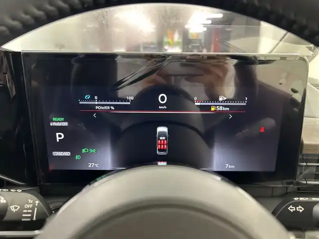 日産 セレナ e－パワー ハイウェイスター V 愛知県 2025(令7)年 0.1万km未満 プリズムホワイト ヘッドランプ オートレベライザー/+アダプティブLEDヘッドライトシステム+インテリジェント アラウンドビューモニター（移動物 検知機能付）/+インテリジェント ルームミラー+アドバンスドドライブアシストディスプレイ（12.3インチカラーディスプレイ）/+統合型インターフェースディスプレイ/+ワイヤレス充電器+6スピーカー/+NissanConnectナビゲーションシステム（地デジ内蔵）+車載通信ユニット（TCU［Telematics Control Unit］）+ETC2.0ユニット（ビルトインタイプ）/+ドライブレコーダー（前後セット）/+プロパイロット（ナビリンク機能付）/+プロパイロット緊急停止支援システム（SOSコール機能付）+SOSコール（488/400円）/後席専用モニターHDMI NissanConnectナビ付車用(125/400円)