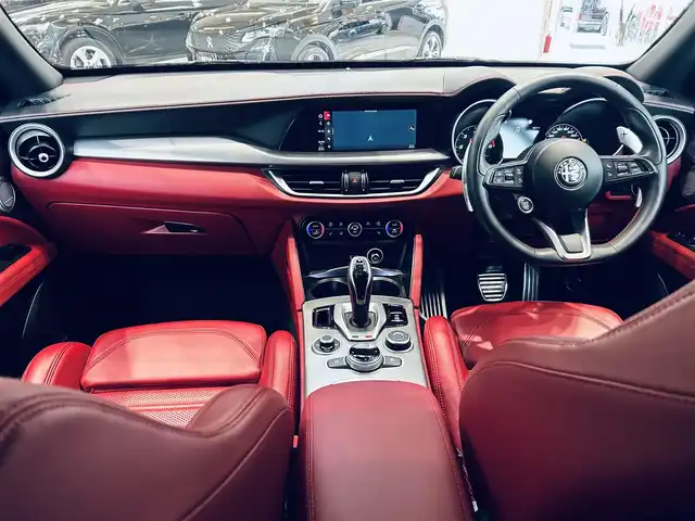アルファロメオ ステルヴィオ 2.2ターボ ディーゼルQ4 ヴェローチェ 大阪府 2021(令3)年 1.5万km グレー ハーマンカードン/赤革/パワーシート/シートヒーター/Dシートメモリ/ステアリングヒーター/純正ナビ/TV/バックカメラ/ACC/ブラインドスポット/電動リアゲート/純正20インチAW/ワイヤレス充電/パドルシフト