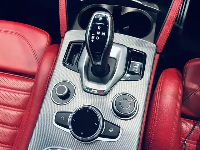 アルファロメオ ステルヴィオ 2.2ターボ ディーゼルQ4 ヴェローチェ 大阪府 2021(令3)年 1.5万km グレー ハーマンカードン/赤革/パワーシート/シートヒーター/Dシートメモリ/ステアリングヒーター/純正ナビ/TV/バックカメラ/ACC/ブラインドスポット/電動リアゲート/純正20インチAW/ワイヤレス充電/パドルシフト