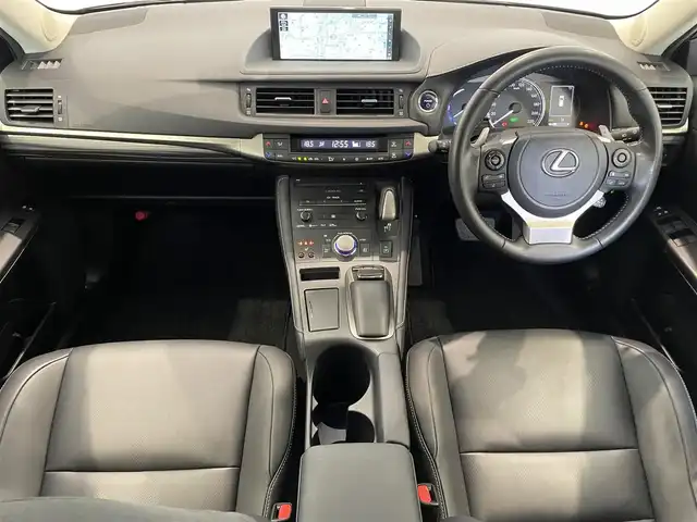 レクサス ＣＴ 200h バージョンC 熊本県 2022(令4)年 2.9万km グラファイトブラックガラスフレーク ・スマートキー/・プッシュスタート/・プリクラッシュセーフティ/・レーンデパーチャーアラート/・パーキングサポートアラート/・オートマティックハイビーム/・黒革シート/・前席パワーシート /・前席シートヒーター /・純正メモリナビ/　【BD・Bluetooth・USB・AUX・MSV】/・フルセグTV/・バックカメラ/・ETC2.0/・ドライブレコーダー(前後録画)/・LEDヘッドランプ/・LEDフォグランプ/・純正マット/・純正バイザー