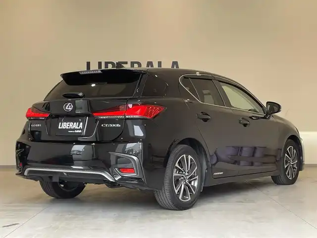 レクサス ＣＴ 200h バージョンC 熊本県 2022(令4)年 2.9万km グラファイトブラックガラスフレーク ・スマートキー/・プッシュスタート/・プリクラッシュセーフティ/・レーンデパーチャーアラート/・パーキングサポートアラート/・オートマティックハイビーム/・黒革シート/・前席パワーシート /・前席シートヒーター /・純正メモリナビ/　【BD・Bluetooth・USB・AUX・MSV】/・フルセグTV/・バックカメラ/・ETC2.0/・ドライブレコーダー(前後録画)/・LEDヘッドランプ/・LEDフォグランプ/・純正マット/・純正バイザー