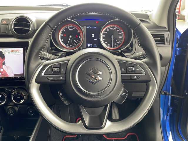 スズキ スイフト HYBRID RS 道央・札幌 2020(令2)年 4.6万km スピーディーブルーメタリック/ブラック2トーンルーフ ・４WD/・デュアルセンサーブレーキサポート/・純正ナビ（CN-RZ853）/・Bluetooth/CD/DVD/SD/フルセグTV/・アラウンドビューモニター/・パドルシフト/・シートヒーター運転席/助手席/・LEDヘッドライト/・オートライト/・オートマチックハイビーム/・スマートキー/・スペアキー1本/・レーダークルーズコントロール/・レーンキープアシスト/・衝突被害軽減ブレーキ/・横滑り防止装置/・盗難防止装置/・ブラインドスポットモニター/・ETC/・アイドリングストップ/・積込スタッドレス社外AW付
