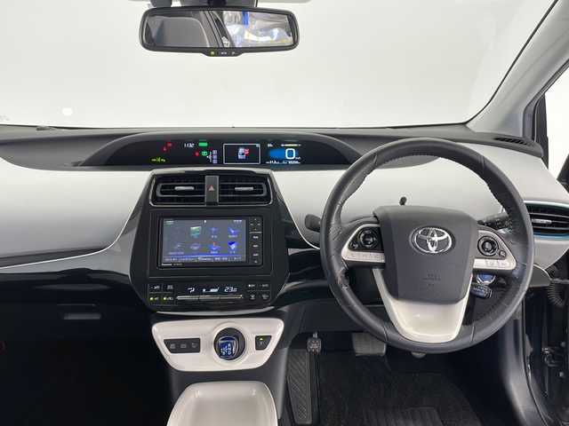 トヨタ プリウス A 長野県 2016(平28)年 6.7万km 黒 4WD/社外ナビ/衝突被害軽減システム/追従型クルーズコントロール/バックカメラ/パーキングアシスト/車線逸脱警報/フルセグTV/Bluetooth/CD/DVD/オートライト/LEDヘッドライト/オートマチックハイビーム/フォグランプ/ステアリングスイッチ/ドアバイザー/トノカバー
