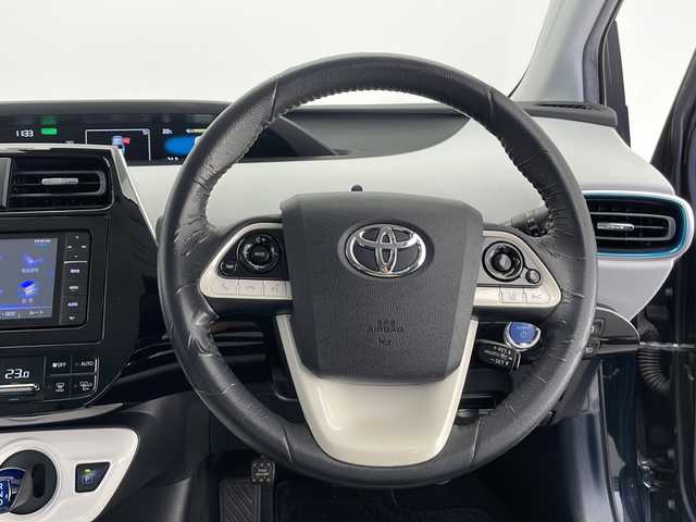 トヨタ プリウス A 長野県 2016(平28)年 6.7万km 黒 4WD/社外ナビ/衝突被害軽減システム/追従型クルーズコントロール/バックカメラ/パーキングアシスト/車線逸脱警報/フルセグTV/Bluetooth/CD/DVD/オートライト/LEDヘッドライト/オートマチックハイビーム/フォグランプ/ステアリングスイッチ/ドアバイザー/トノカバー