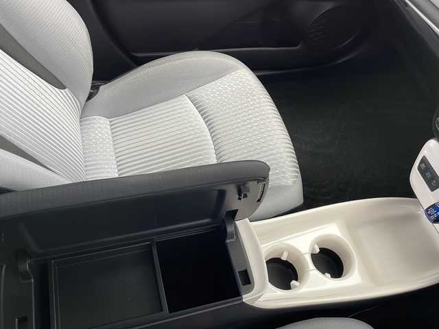 トヨタ プリウス A 長野県 2016(平28)年 6.7万km 黒 4WD/社外ナビ/衝突被害軽減システム/追従型クルーズコントロール/バックカメラ/パーキングアシスト/車線逸脱警報/フルセグTV/Bluetooth/CD/DVD/オートライト/LEDヘッドライト/オートマチックハイビーム/フォグランプ/ステアリングスイッチ/ドアバイザー/トノカバー