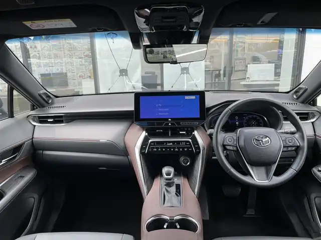 トヨタ ハリアー ハイブリッド Z 千葉県 2023(令5)年 2.8万km プレシャスブラックパール 純正12.3インチナビ/JBLプレミアムサウンド/(フルセグTV/BT/FM/AM)/バックカメラ/デジタルインナーミラー/ブラインドスポットモニター/衝突被害軽減システム/車線逸脱警報/レーダークルーズコントロール/ハーフレザーシート/横滑り防止装置/ビルトインETC2.0/アイドリングストップ/LEDヘッドライト/フォグランプ/オートライト/ウィンカーミラー/電動格納ミラー/純正19インチAW/シートリフター/電動リアゲート/プッシュスタート/スマートキー/フロアマット/保証書/取扱説明書