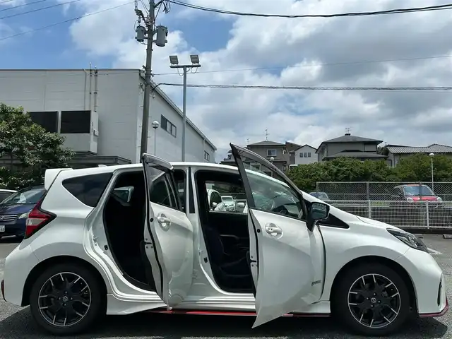 日産 ノート e－パワー ニスモ 熊本県 2017(平29)年 7.1万km ブリリアントホワイトパール ワンオーナー/衝突軽減ブレーキ/レーンキープアシスト/プッシュスタート/純正ナビ/（CD・DVD・フルセグTV・BTオーディオ・SD）/アラウンドビューモニター/ETC/純正16インチAW/LEDヘッドライト/オートライト/前後コーナーセンサー/横滑り防止装置/ウィンカーミラー/純正フロアマット/純正ドアバイザー/新車保証書/取扱説明書/スマートスペアキー×1本