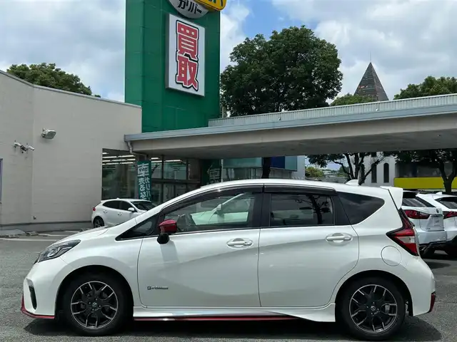 日産 ノート e－パワー ニスモ 熊本県 2017(平29)年 7.1万km ブリリアントホワイトパール ワンオーナー/衝突軽減ブレーキ/レーンキープアシスト/プッシュスタート/純正ナビ/（CD・DVD・フルセグTV・BTオーディオ・SD）/アラウンドビューモニター/ETC/純正16インチAW/LEDヘッドライト/オートライト/前後コーナーセンサー/横滑り防止装置/ウィンカーミラー/純正フロアマット/純正ドアバイザー/新車保証書/取扱説明書/スマートスペアキー×1本