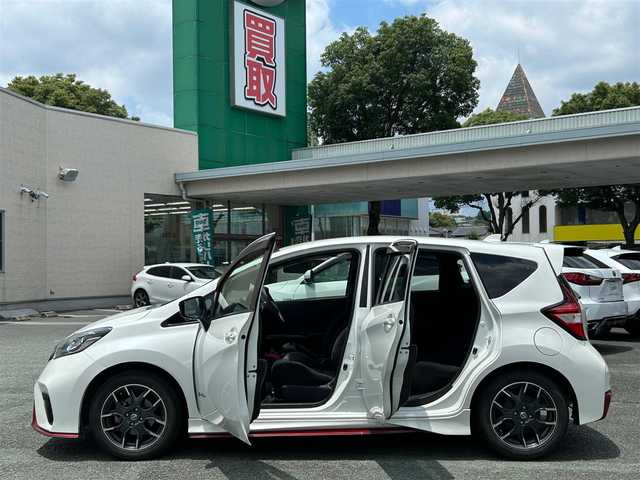 日産 ノート e－パワー ニスモ 熊本県 2017(平29)年 7.1万km ブリリアントホワイトパール ワンオーナー/衝突軽減ブレーキ/レーンキープアシスト/プッシュスタート/純正ナビ/（CD・DVD・フルセグTV・BTオーディオ・SD）/アラウンドビューモニター/ETC/純正16インチAW/LEDヘッドライト/オートライト/前後コーナーセンサー/横滑り防止装置/ウィンカーミラー/純正フロアマット/純正ドアバイザー/新車保証書/取扱説明書/スマートスペアキー×1本