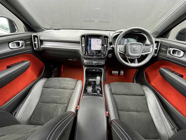 ボルボ ＸＣ４０ T4 AWD Rデザイン 道東・釧路十勝 2020(令2)年 6.3万km クリスタルホワイトP/ブラック アダプティブクルーズコントロール/レーンキーピングエイド/サンルーフ/純正HDDナビ/TV/BT/USB/ハーフレザー/シートヒーター/メモリ付きパワーシート/パワーバックドア/フットトランクオープナー/フロント/バックカメラ/harman/kardon/革巻ステアリング/ヒーター/リモコン/純正ドライブレコーダー(前後)/純正19インチAW/ETC/LEDヘッドライト/オートライト/フロント/リアフォグライト