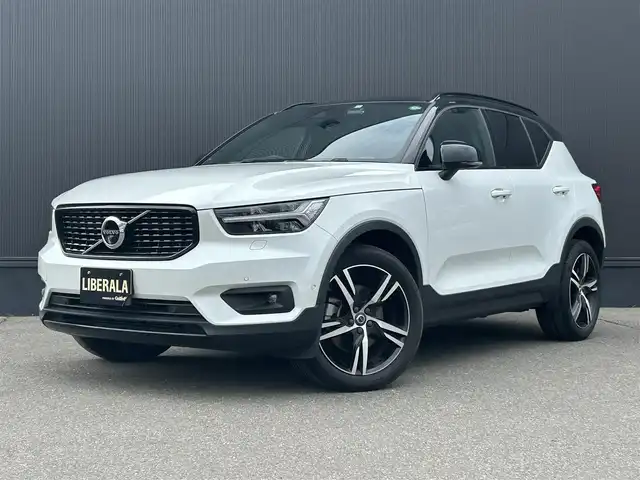 ボルボ ＸＣ４０ T4 AWD Rデザイン 道東・釧路十勝 2020(令2)年 6.3万km クリスタルホワイトP/ブラック アダプティブクルーズコントロール/レーンキーピングエイド/サンルーフ/純正HDDナビ/TV/BT/USB/ハーフレザー/シートヒーター/メモリ付きパワーシート/パワーバックドア/フットトランクオープナー/フロント/バックカメラ/harman/kardon/革巻ステアリング/ヒーター/リモコン/純正ドライブレコーダー(前後)/純正19インチAW/ETC/LEDヘッドライト/オートライト/フロント/リアフォグライト