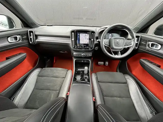 ボルボ ＸＣ４０ T4 AWD Rデザイン 道東・釧路十勝 2020(令2)年 6.3万km クリスタルホワイトP/ブラック アダプティブクルーズコントロール/レーンキーピングエイド/サンルーフ/純正HDDナビ/TV/BT/USB/ハーフレザー/シートヒーター/メモリ付きパワーシート/パワーバックドア/フットトランクオープナー/フロント/バックカメラ/harman/kardon/革巻ステアリング/ヒーター/リモコン/純正ドライブレコーダー(前後)/純正19インチAW/ETC/LEDヘッドライト/オートライト/フロント/リアフォグライト