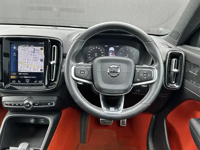 ボルボ ＸＣ４０ T4 AWD Rデザイン 道東・釧路十勝 2020(令2)年 6.3万km クリスタルホワイトP/ブラック アダプティブクルーズコントロール/レーンキーピングエイド/サンルーフ/純正HDDナビ/TV/BT/USB/ハーフレザー/シートヒーター/メモリ付きパワーシート/パワーバックドア/フットトランクオープナー/フロント/バックカメラ/harman/kardon/革巻ステアリング/ヒーター/リモコン/純正ドライブレコーダー(前後)/純正19インチAW/ETC/LEDヘッドライト/オートライト/フロント/リアフォグライト